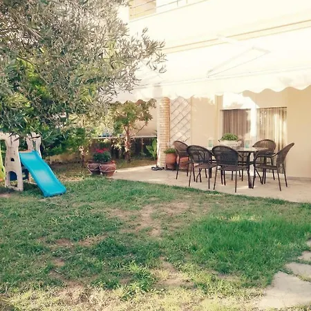 Semesterbostad Beautiful Maisonette At
