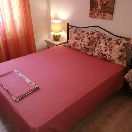 Semesterbostad Beautiful Maisonette At